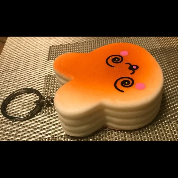 Key Charm Orange Rabbit - Picture 2 of 3